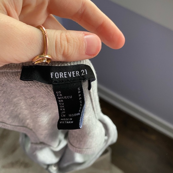 Forever 21 gray crop top - Picture 3 of 3